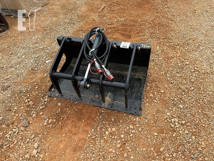 mini-skid-steer-grapple-bucket-attachment-image-1