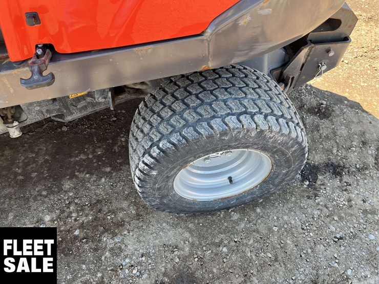 2020-husqvarna-p525d-sweeper-image-9