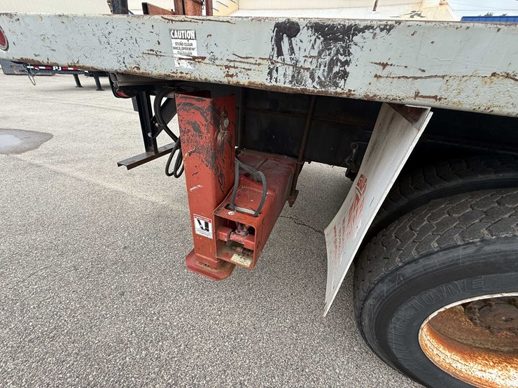 #2500-•-2005-freightliner-boom-truck-(has-wi-title)-(seymour,-wi)-image-29