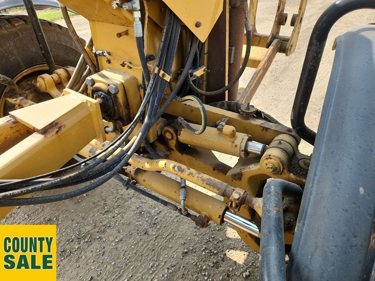 2015-caterpillar-160m-awd-image-38