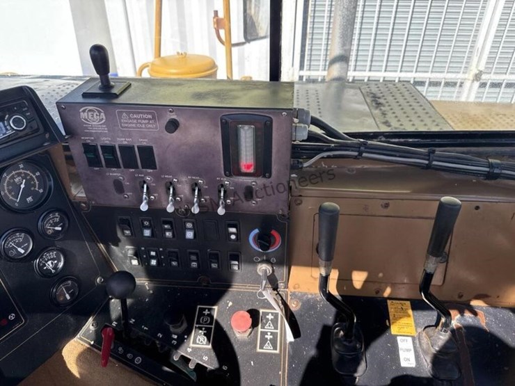 2007-caterpillar-613c-image-44