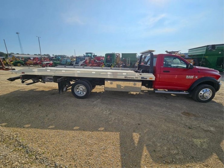 2017-dodge-ram-5500-image-6