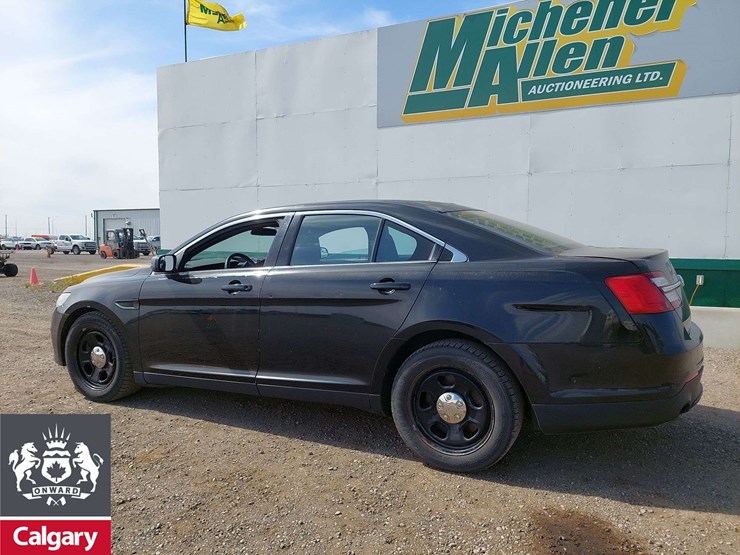 2015-ford-taurus-awd-4dr-sedan-image-3