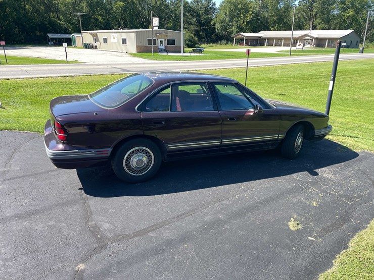 #3290-•-1994-oldsmobile-eighty-eight-(has-wi-title)-(kingston,-wi)-image-8