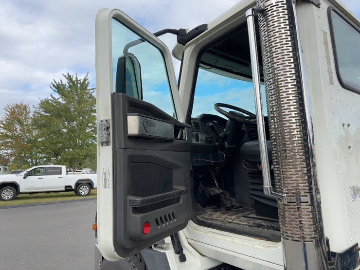 2014-caterpillar-ct660-image-28