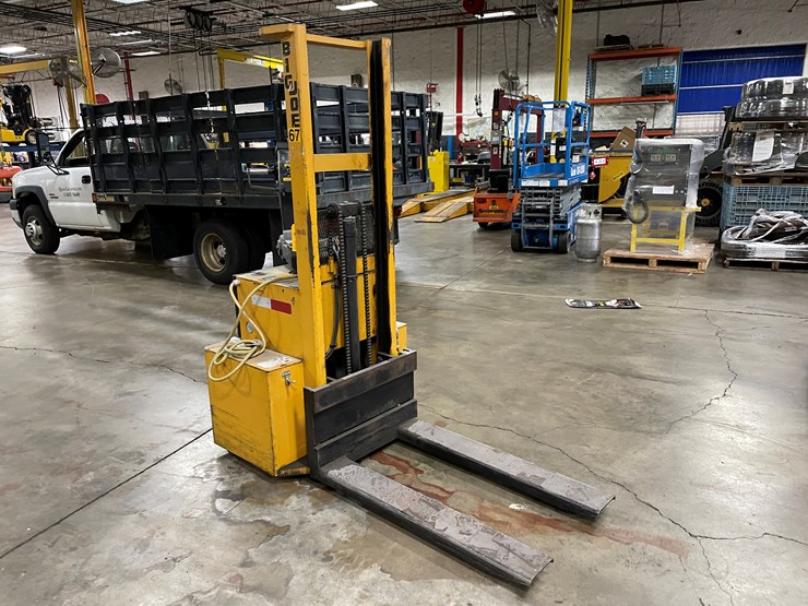 #8015-•-big-joe-electric-walk-behind-forklift-image-3