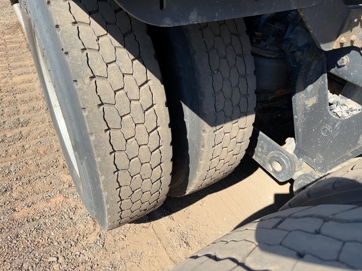 2015-kenworth-t800-image-19