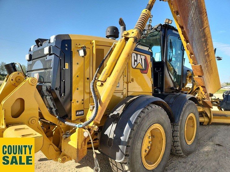 2020-caterpillar-150-awd-image-36
