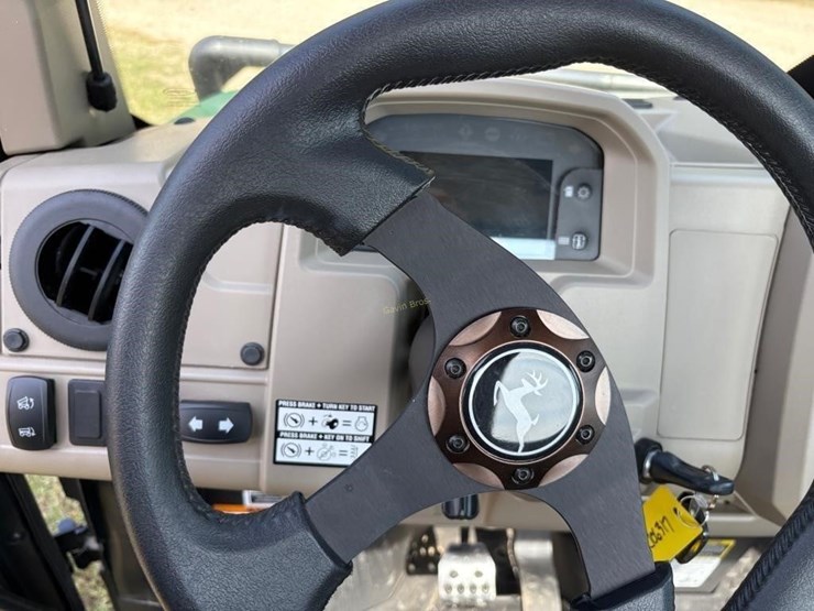 2023-john-deere-xuv-835r-image-10
