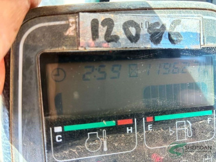 komatsu-pc220-lc-image-32