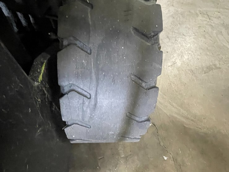 #8019-•-toyota-lp-powered-forklift-image-25