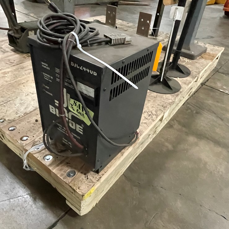 #8022 • Big Joe Battery Charger