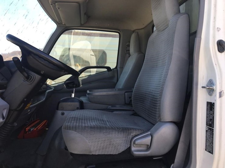 2015-hino-195h-image-7
