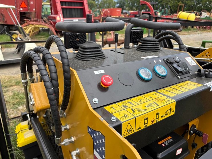 agt-mx-mrt14-compact-track-loader-image-6