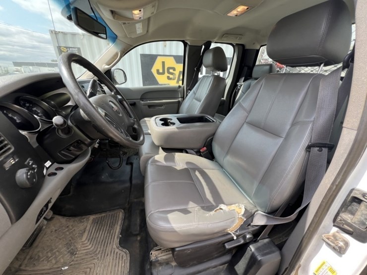 2011-gmc-sierra-2500-image-27