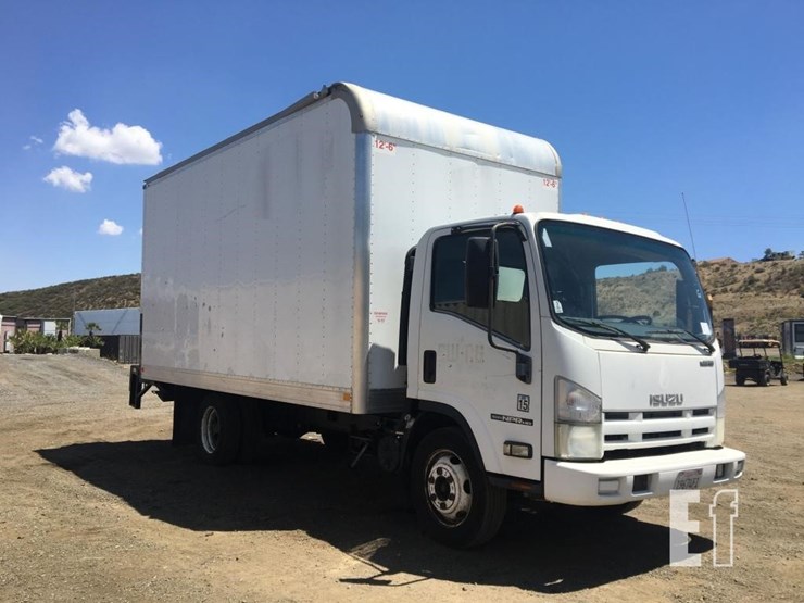 2009-isuzu-npr-image-2