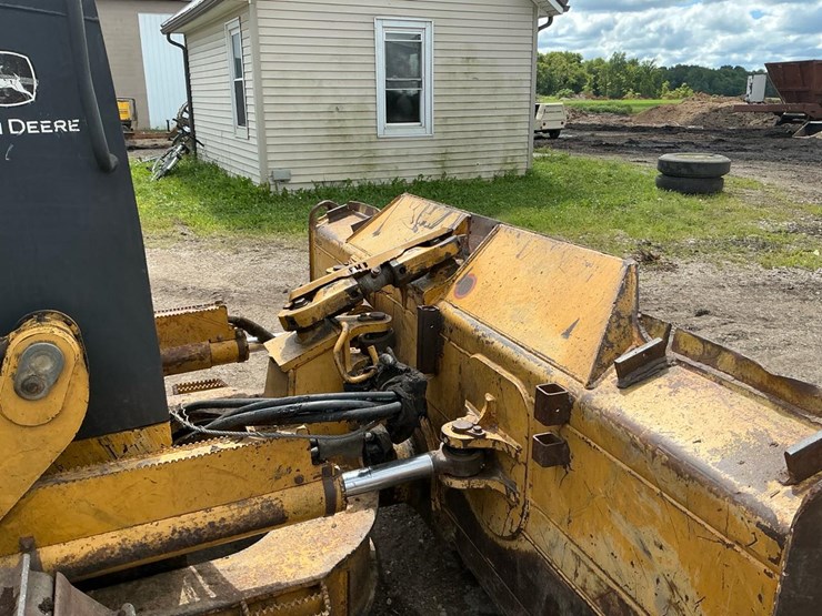 2002-deere-700h-image-17