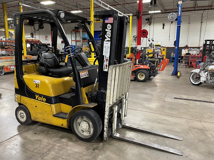 #8010-•-yale-lp-powered-forklift-image-4