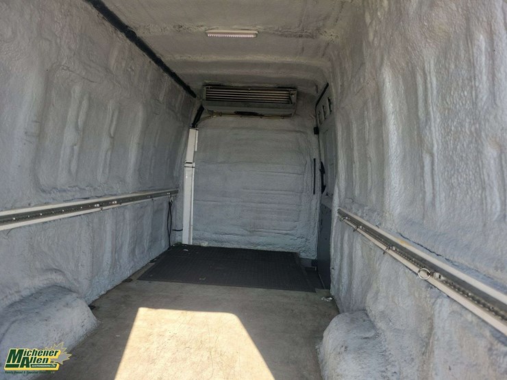 2015-mercedes-benz-sprinter-2500-image-14