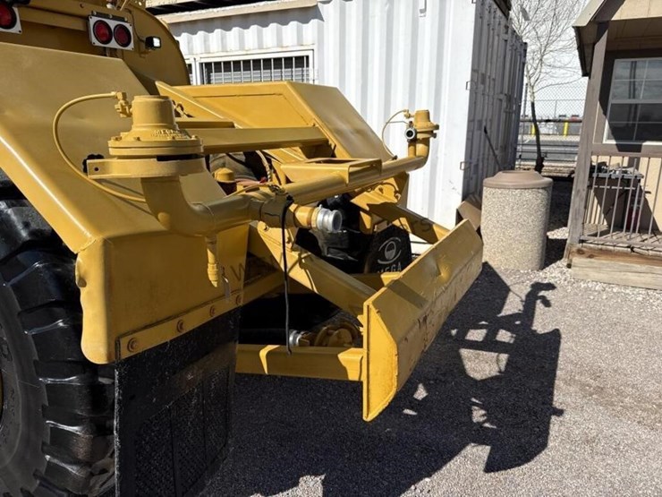 2007-caterpillar-613c-image-9