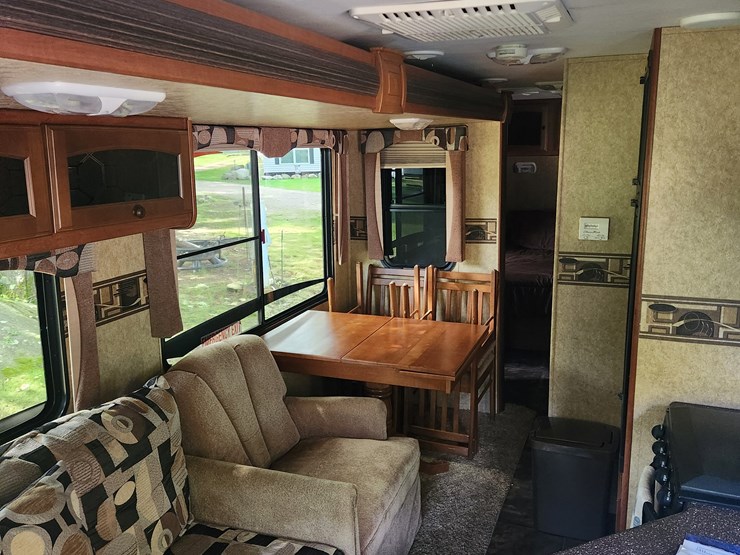 #3300-•-2012-north-trail-caliber-26lrss-camper-(has-mi-title)-(three-lakes,-wi)-image-39