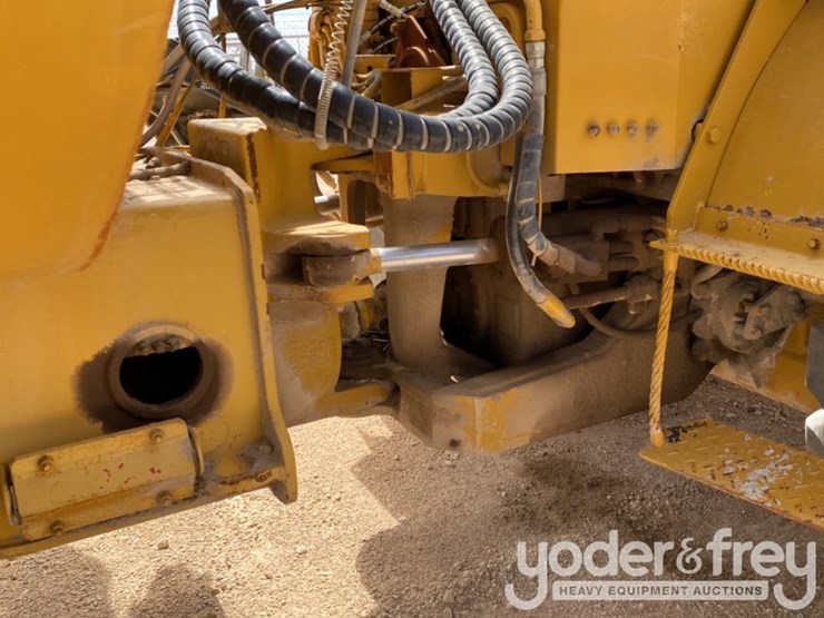 caterpillar-d25c-image-16