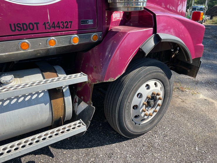 #2270-•-2011-western-star-semi-tractor-(has-wi-title)-(forestville,-wi)-image-11