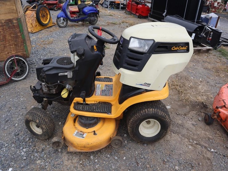 cub-cadet-riding-mower-image-5