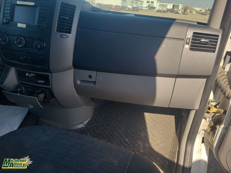 2015-mercedes-benz-sprinter-2500-image-13