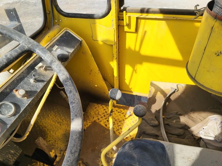 1975-hyster-11-ton-fork-lift-image-28