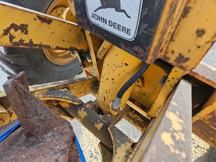 2012-deere-770a-image-12