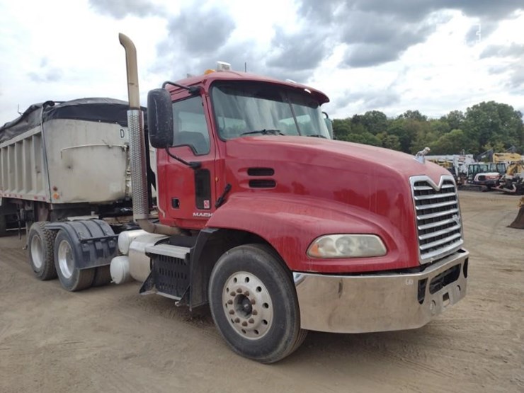 2012-mack-pinnacle-cxu613-image-37