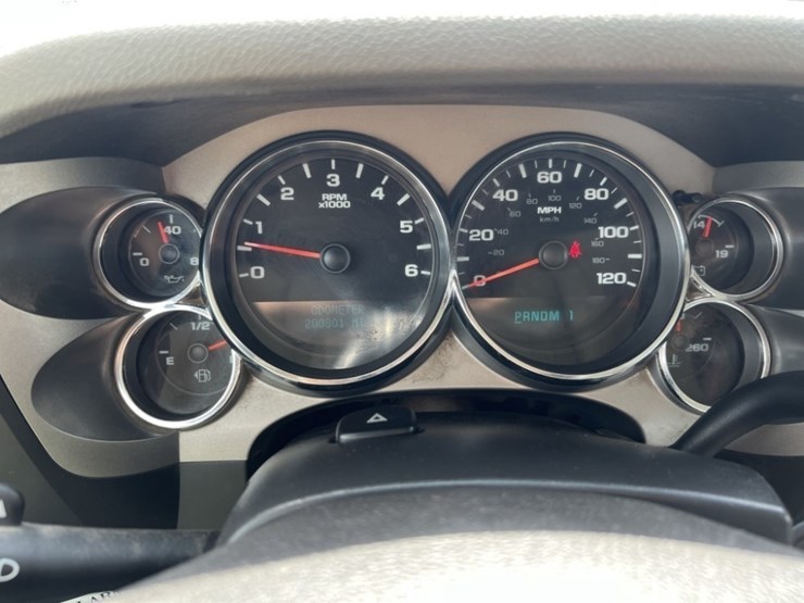 2011-gmc-sierra-2500-image-29