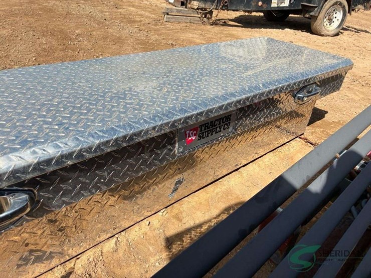 truck-tool-box-and-tailgate-image-3