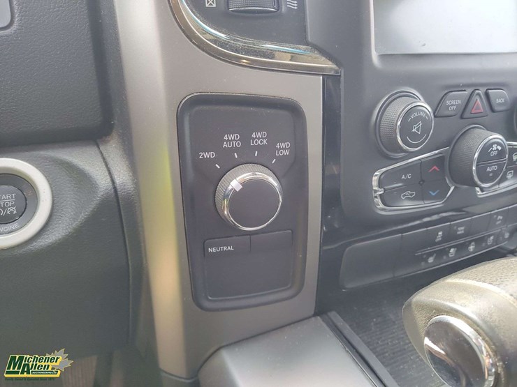 2013-ram-1500-sport-4x4-crew-cab-sb-image-10