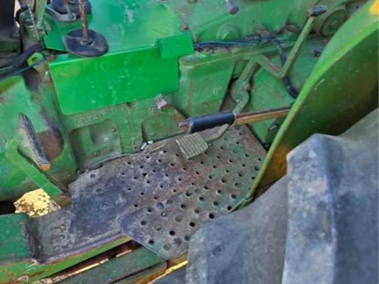 john-deere-2440-image-16