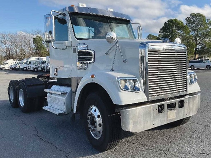 2020-freightliner-coronado-122-image-1