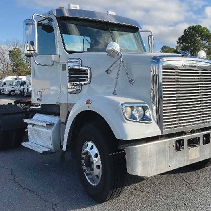 2020 FREIGHTLINER CORONADO 122