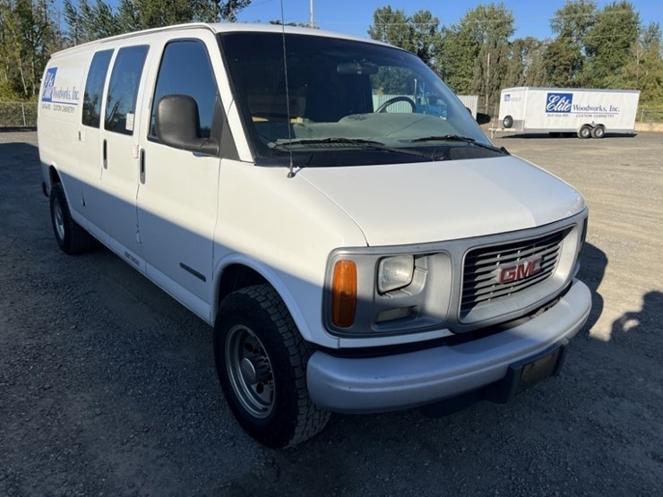 2002-gmc-3500-image-2
