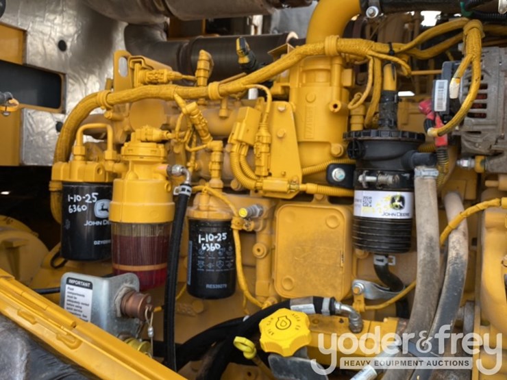 2018-deere-624k-image-23