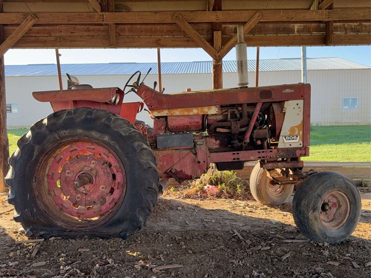 farmall-806-image-7