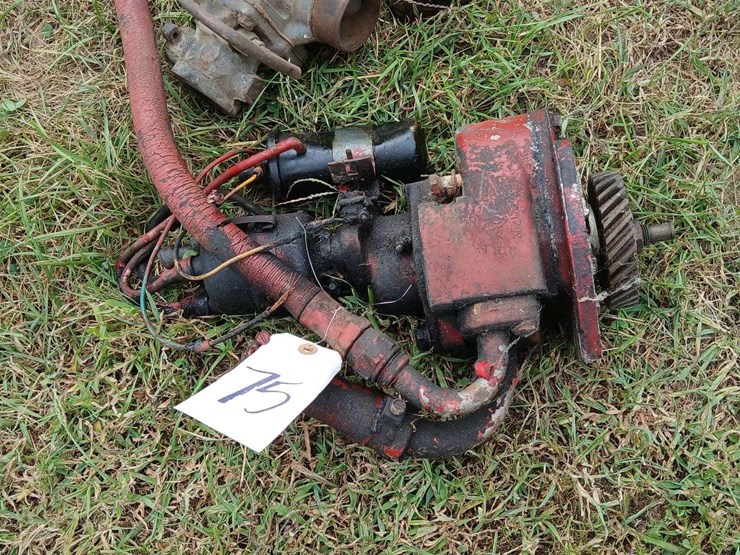 carburetor-and-hydraulic-pump-image-1