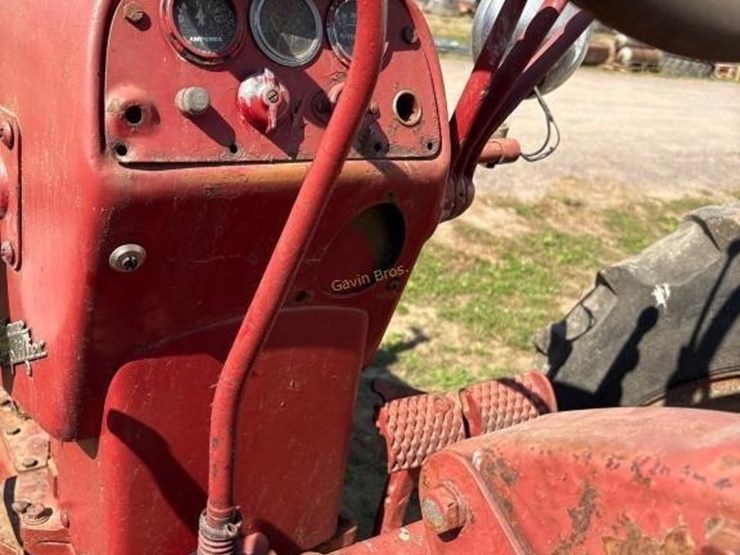 farmall-350-lp-gas-row-crop-tractor-image-10