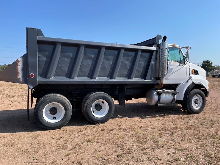 2005-sterling-lt9500-image-11