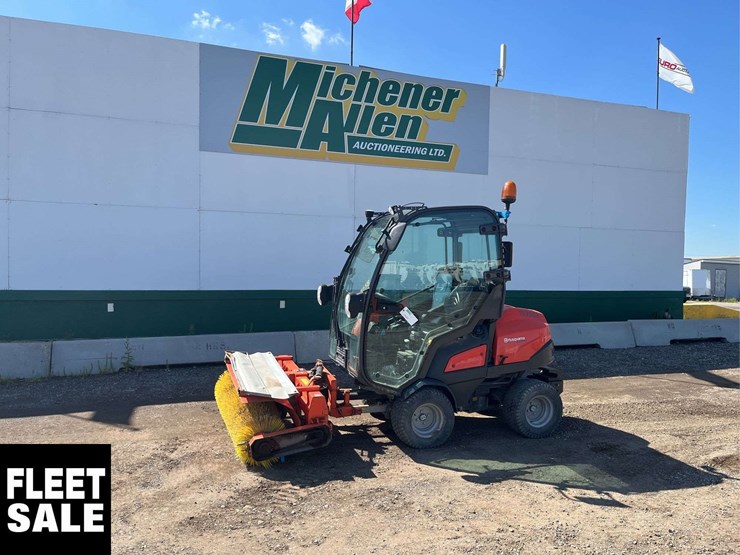 2020-husqvarna-p525d-sweeper-image-2