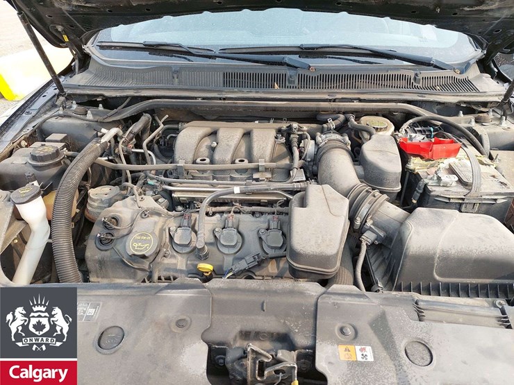 2015-ford-taurus-awd-4dr-sedan-image-18