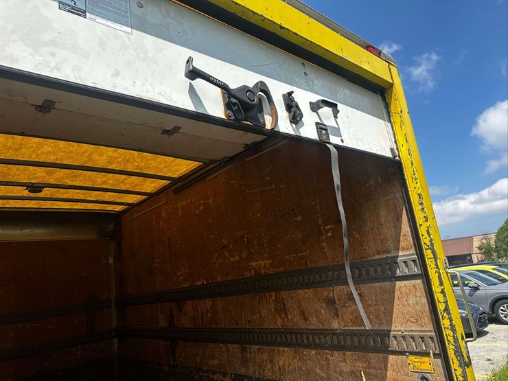 2005-ford-box-truck---blown-engine---will-need-towed---vin-#-1-fdxf46y05eb77980-image-20