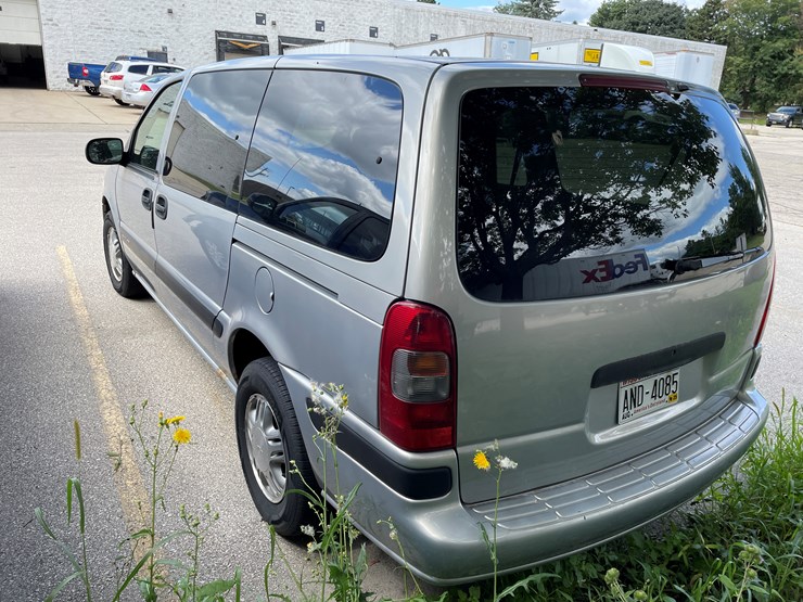 #8008-•-2000-chevy-venture-ls-van-(with-wi-title)-image-5