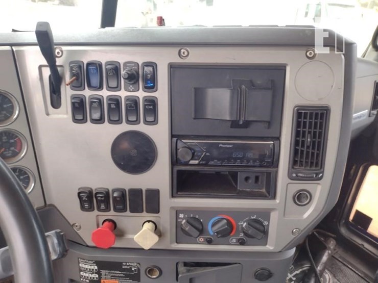 2012-mack-pinnacle-cxu613-image-9