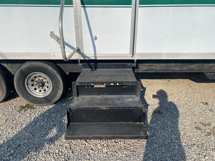portable-wash-house-trailer-image-12